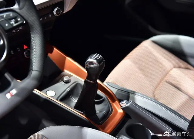 奥迪A1 Citycarver实车图片曝光，采用1.0T三缸发动机。