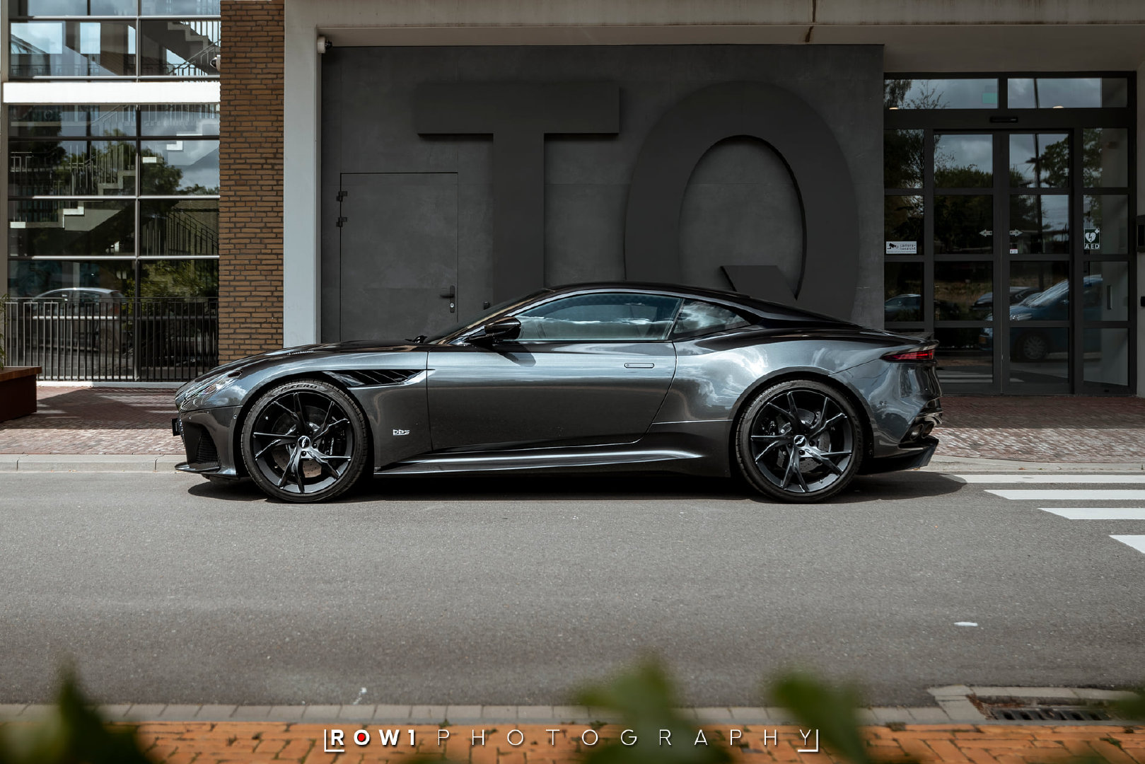 分享图片 埃因霍温，Aston Martin DBS Superleggera.