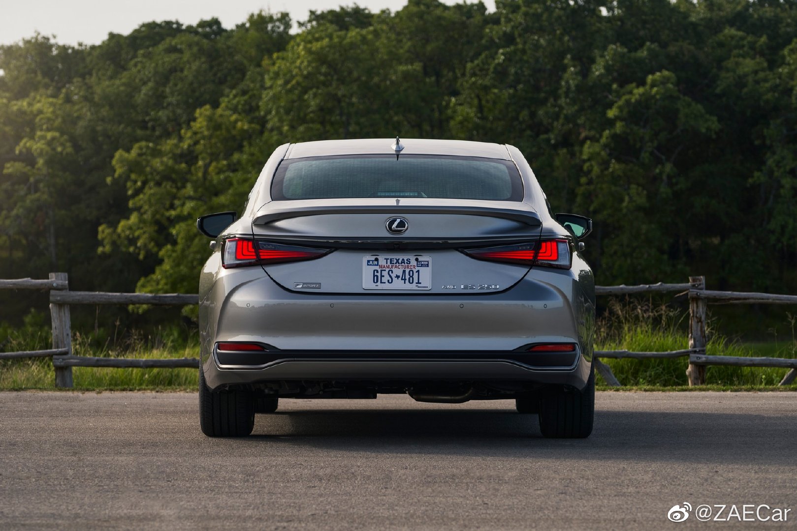 全新2021款雷克萨斯 ES250 F-Sport AWD 官方图片