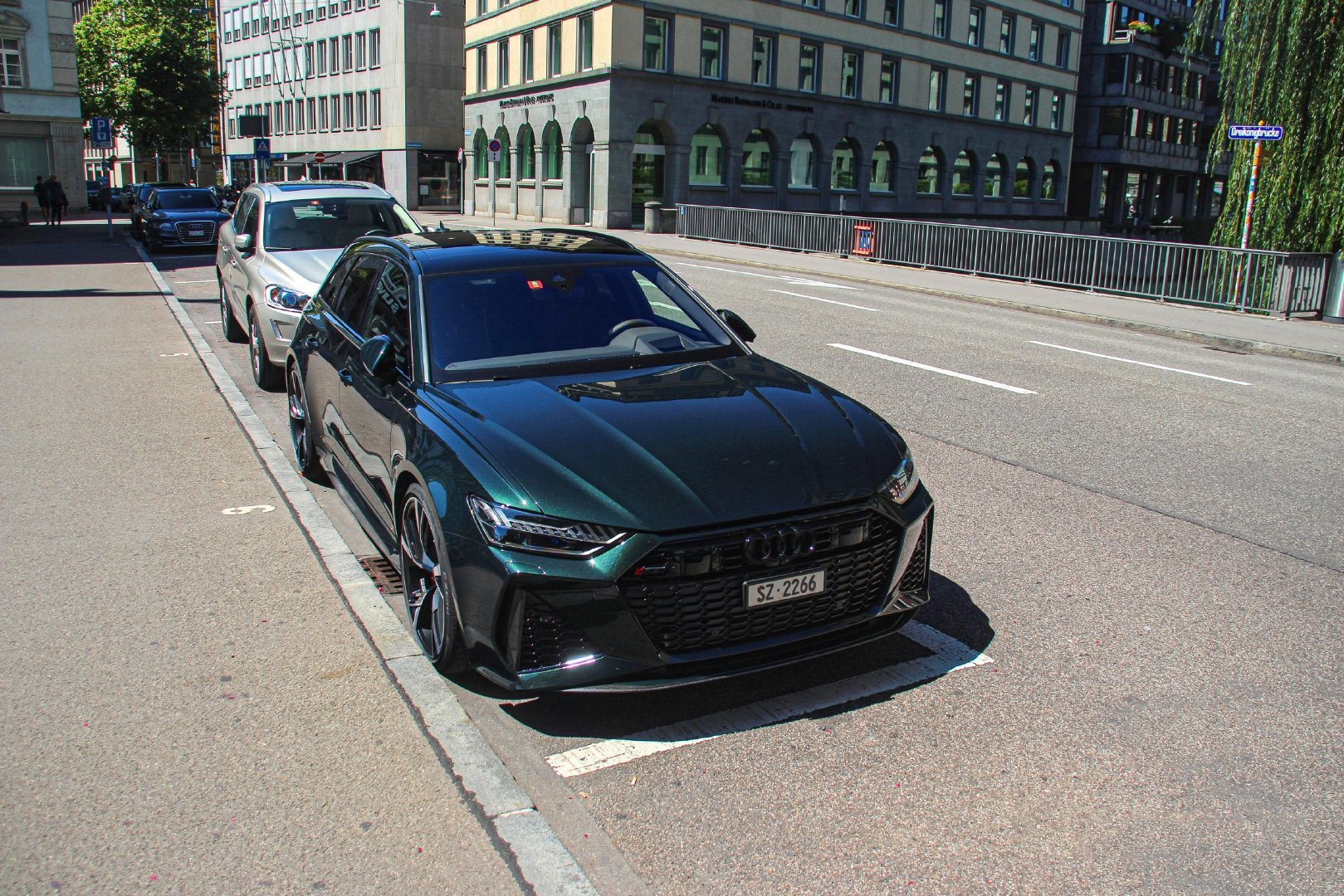 奥迪RS6~说到旅行车，大家第一个想到的，应该还是它吧