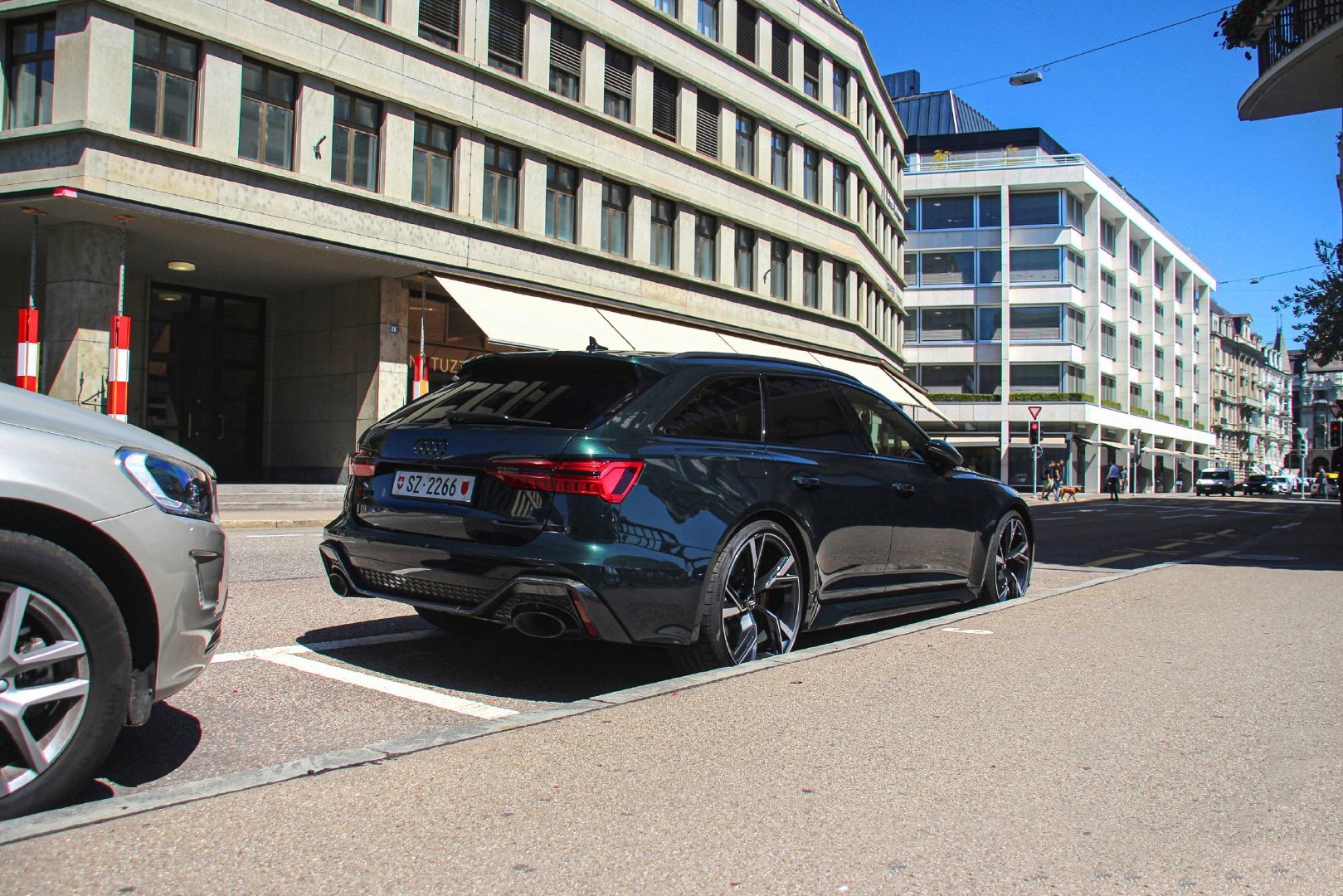 奥迪RS6~说到旅行车，大家第一个想到的，应该还是它吧