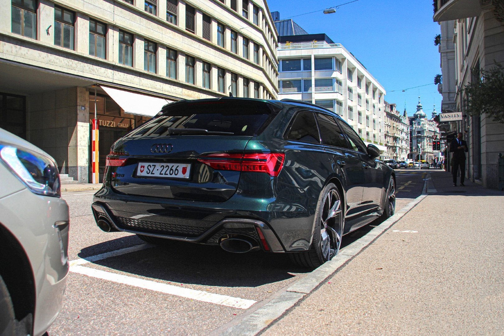 奥迪RS6~说到旅行车，大家第一个想到的，应该还是它吧