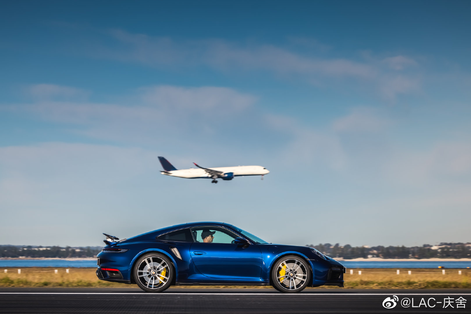 Porsche 911 Turbo S 对，就是昨天视频2.5秒破百的那货！