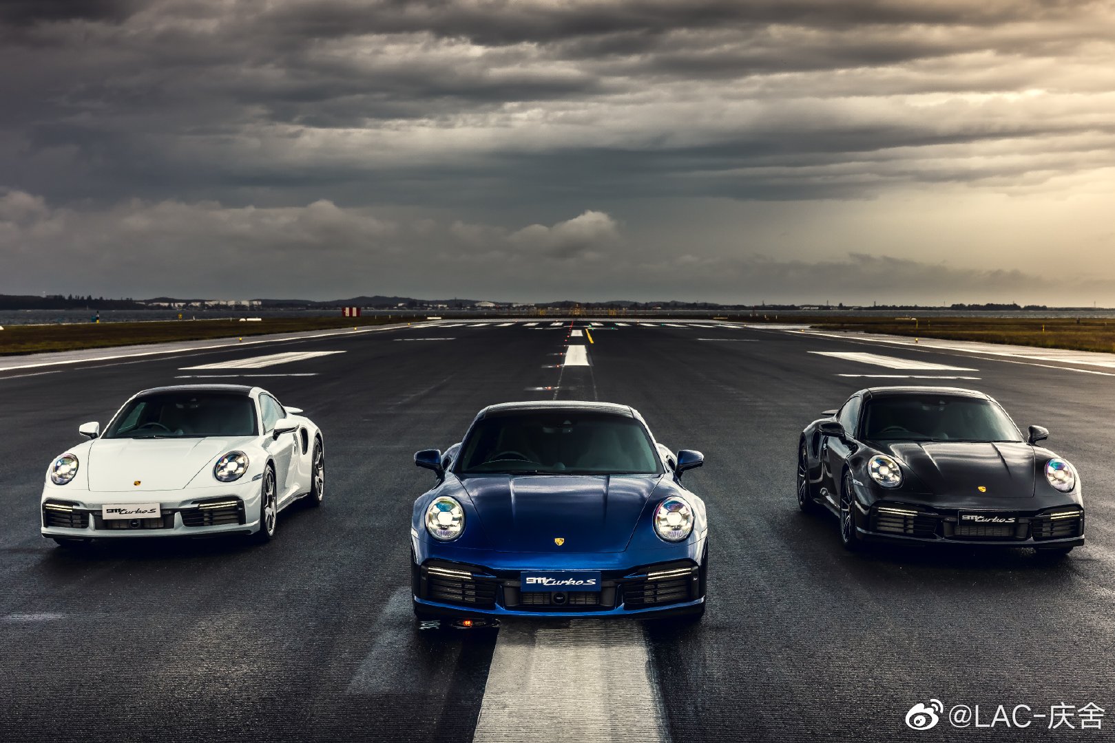 Porsche 911 Turbo S 对，就是昨天视频2.5秒破百的那货！
