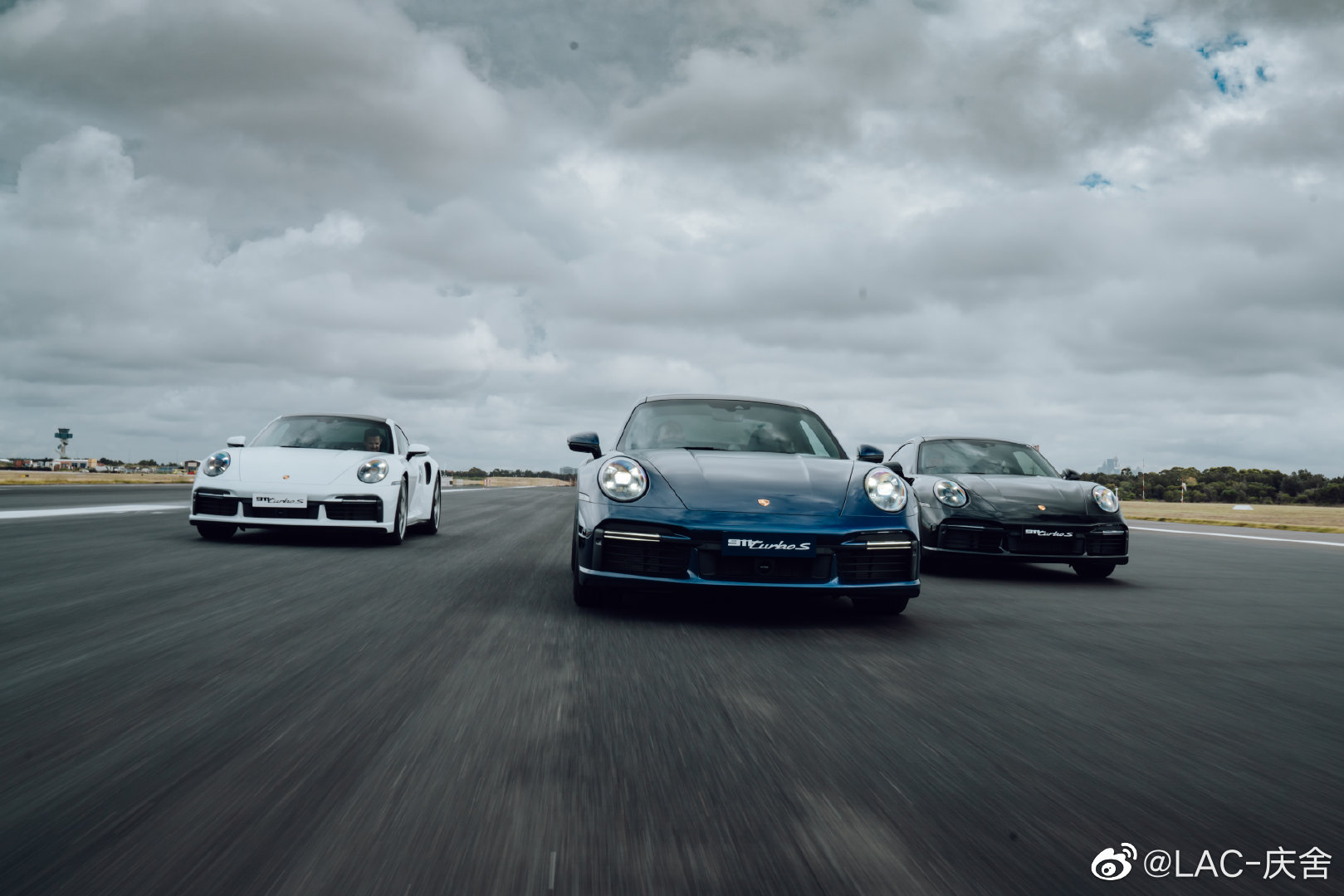 Porsche 911 Turbo S 对，就是昨天视频2.5秒破百的那货！