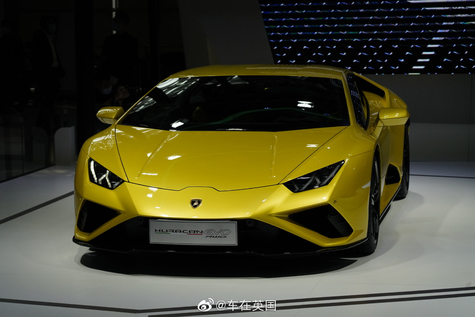 兰博基尼展台1台urus，2台小牛，遗憾没有把Huracan STO带来广州