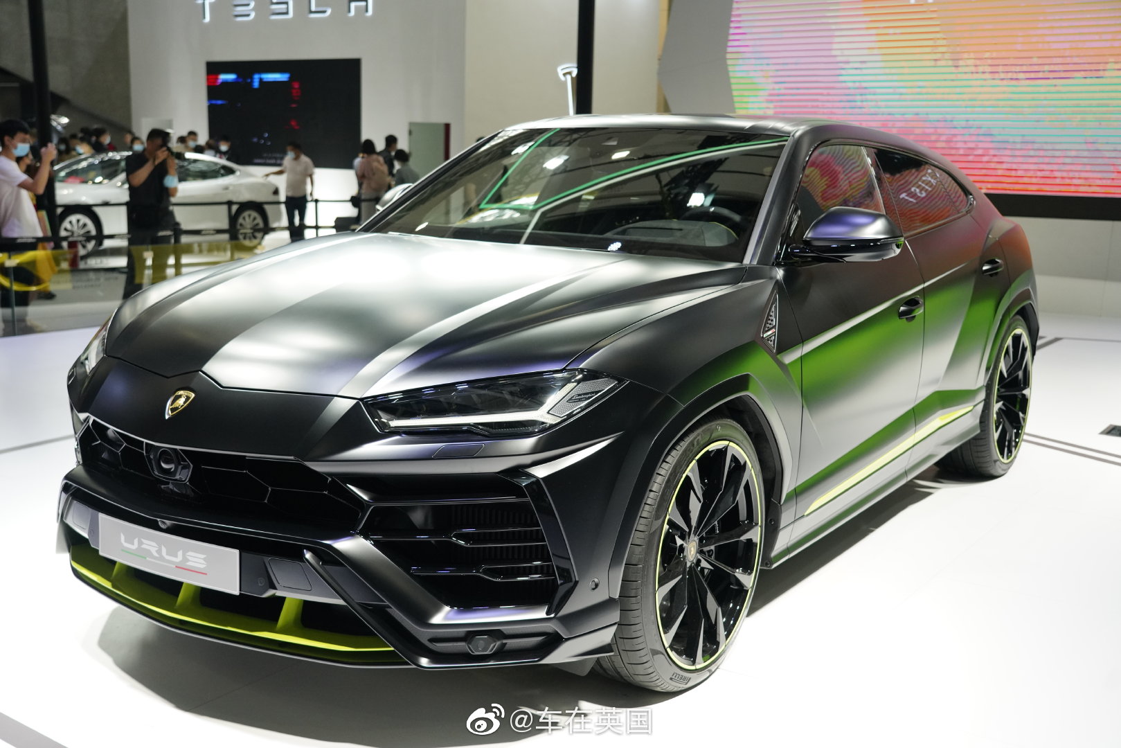 兰博基尼展台1台urus，2台小牛，遗憾没有把Huracan STO带来广州