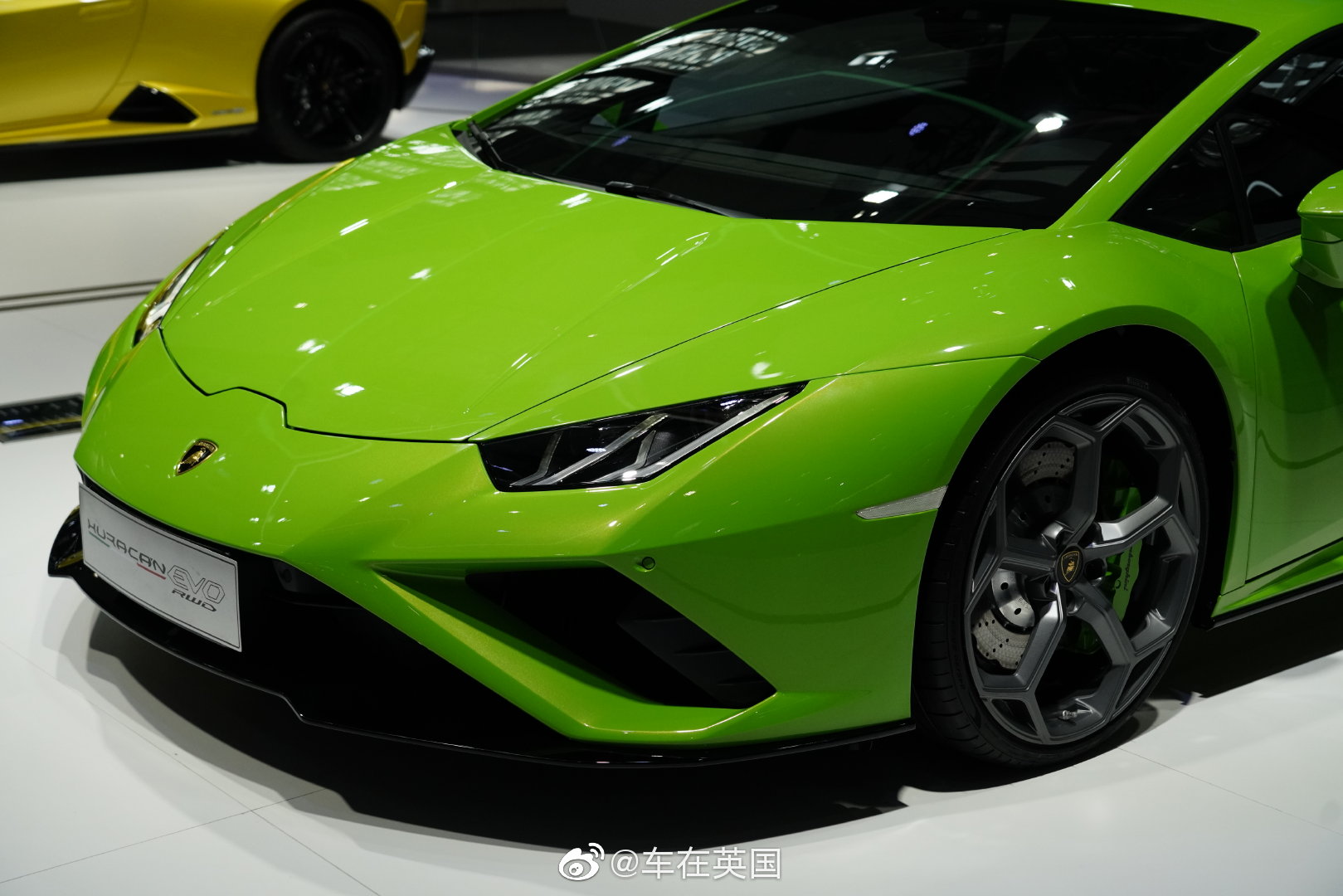 兰博基尼展台1台urus，2台小牛，遗憾没有把Huracan STO带来广州