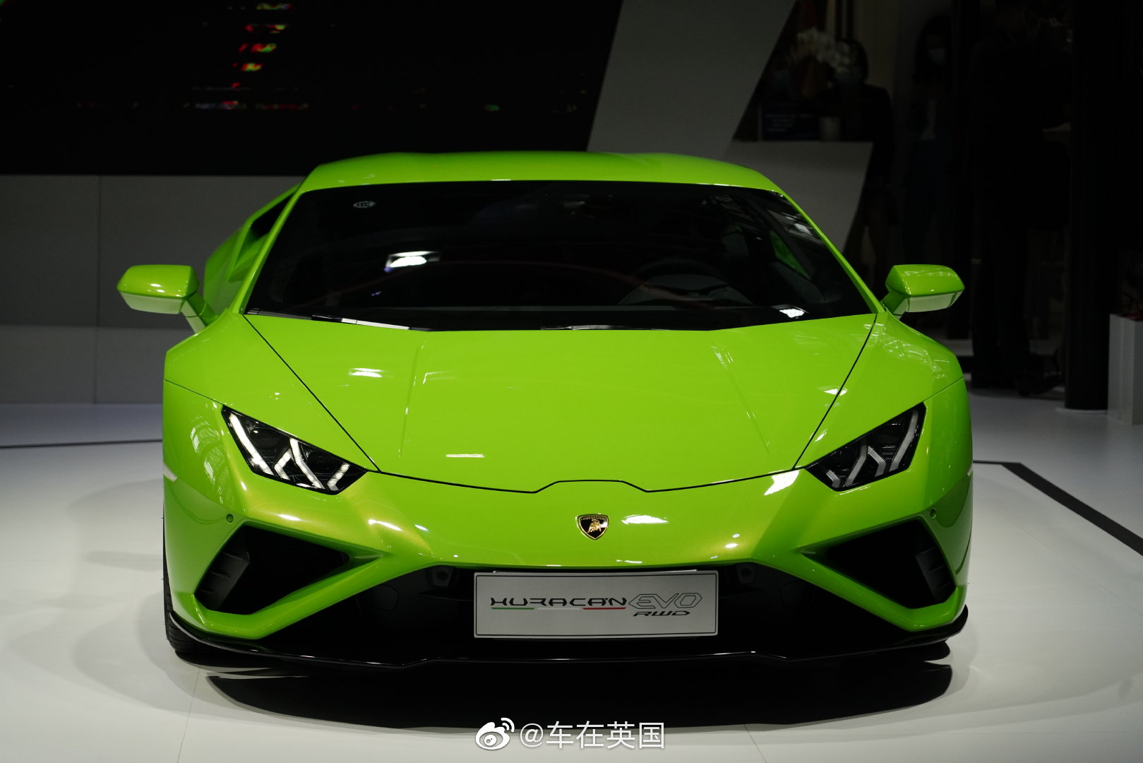 兰博基尼展台1台urus，2台小牛，遗憾没有把Huracan STO带来广州