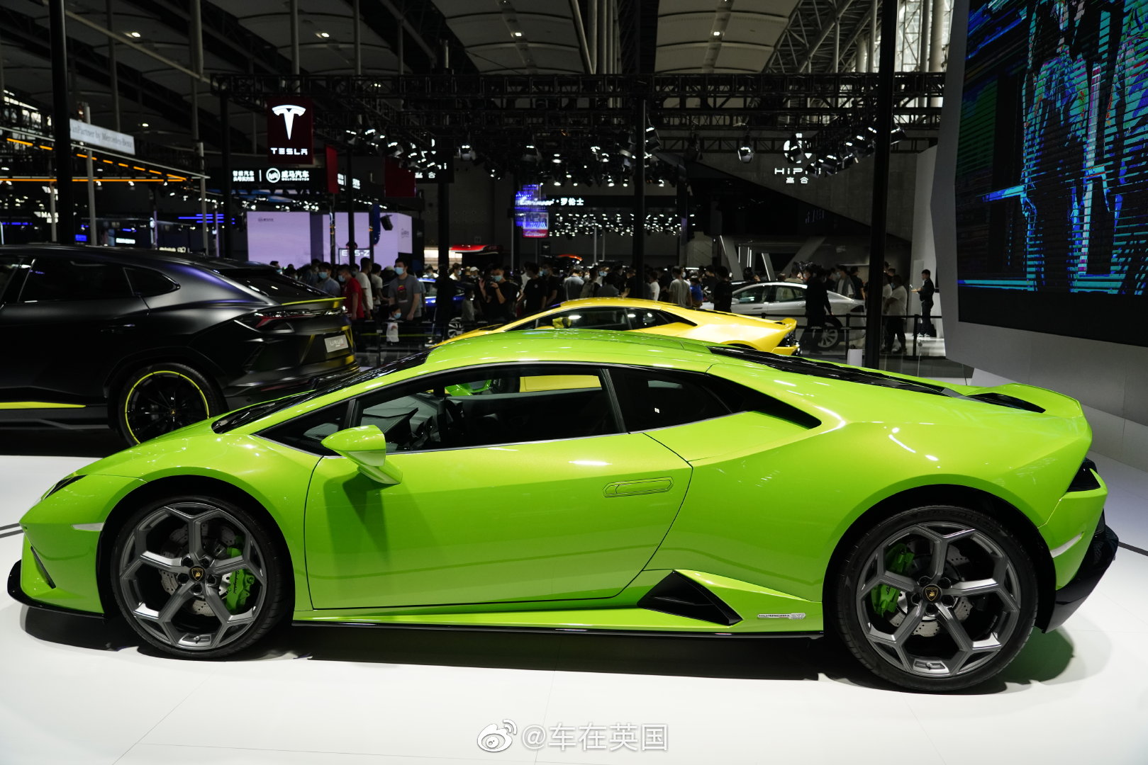 兰博基尼展台1台urus，2台小牛，遗憾没有把Huracan STO带来广州