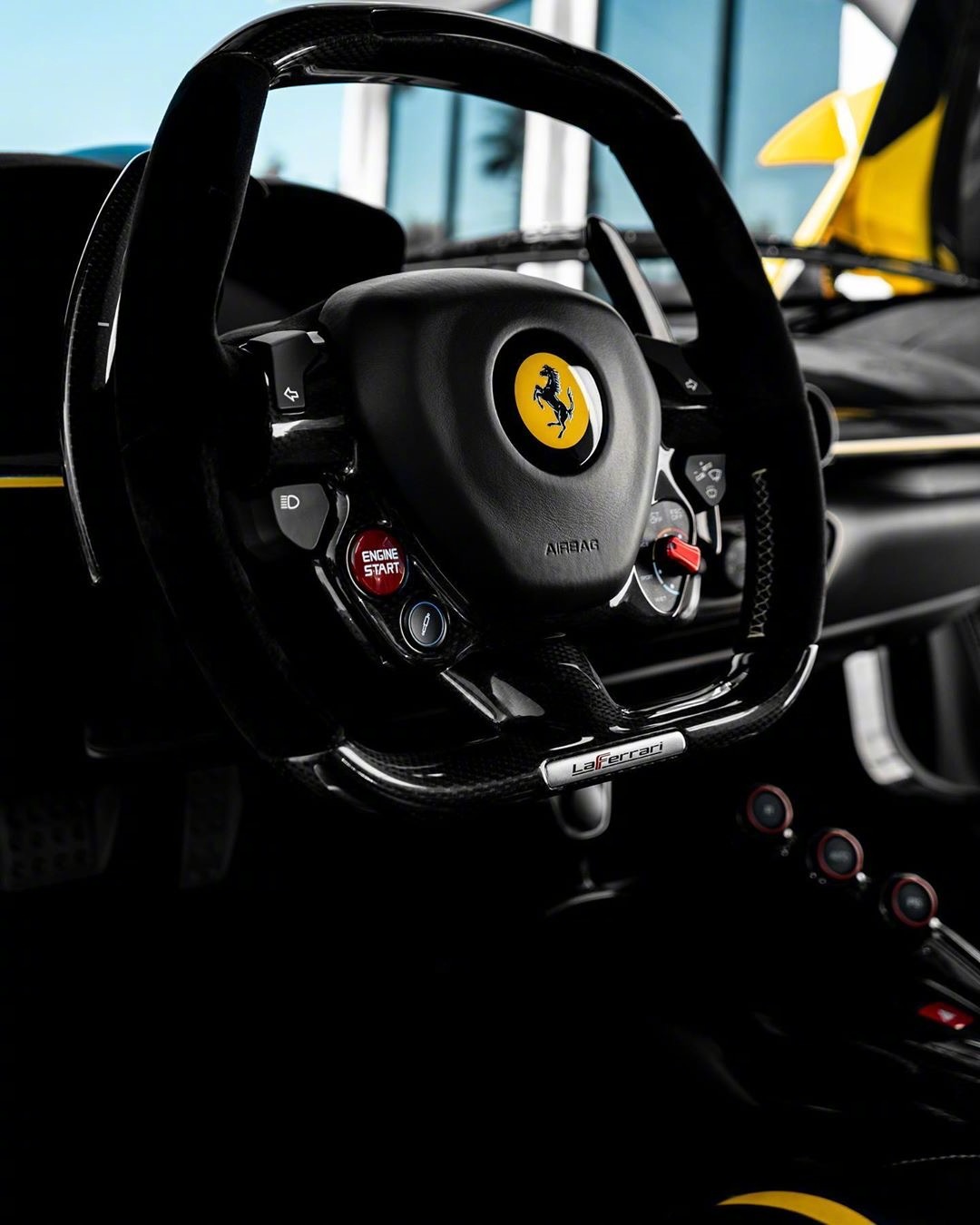 把两台法拉利laferrari放一块儿，怎么拍都是壮观啊！