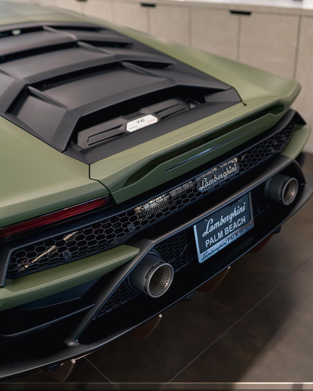 战斗绿Lamborghini Huracan Evo。无敌！爱了！