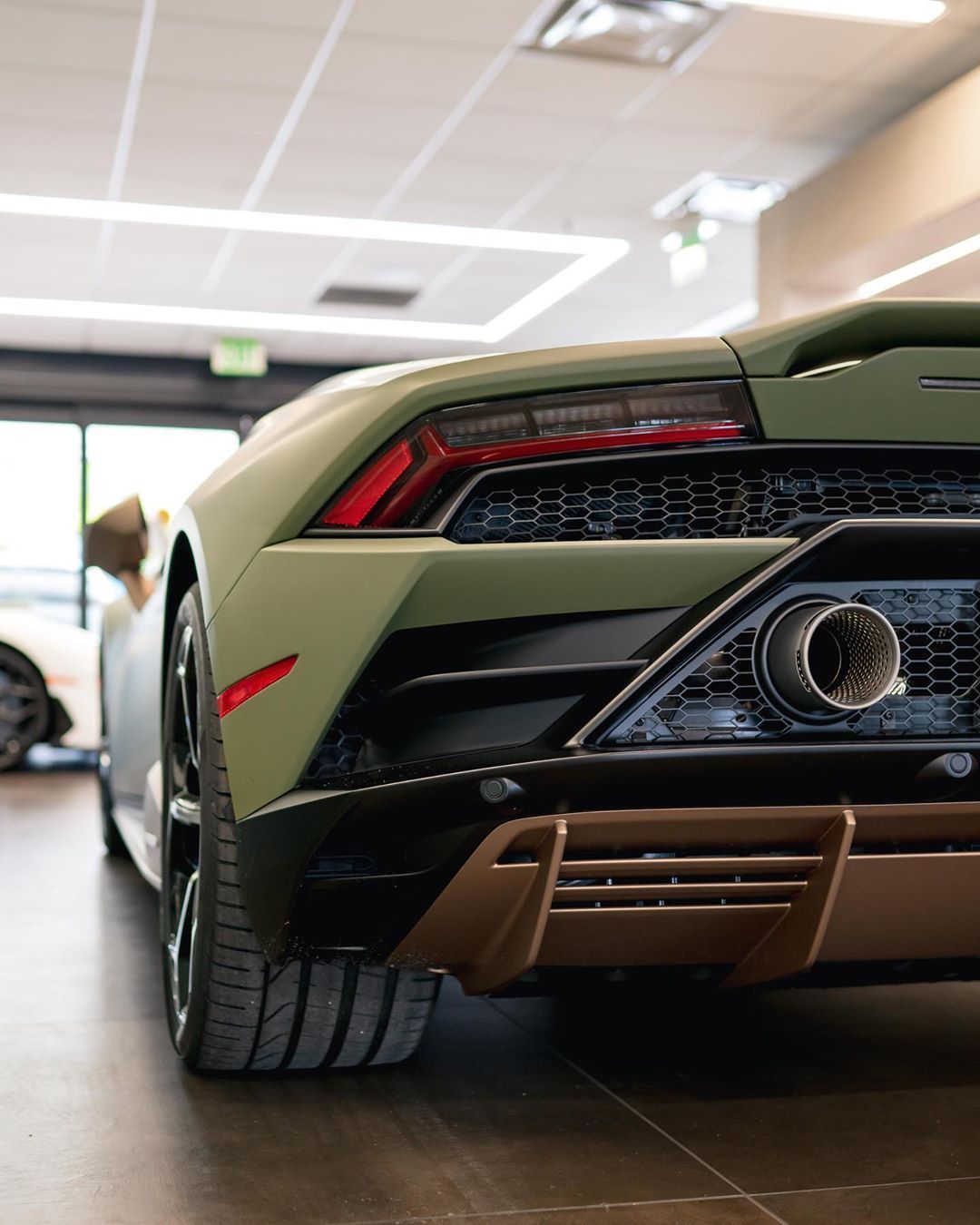 战斗绿Lamborghini Huracan Evo。无敌！爱了！