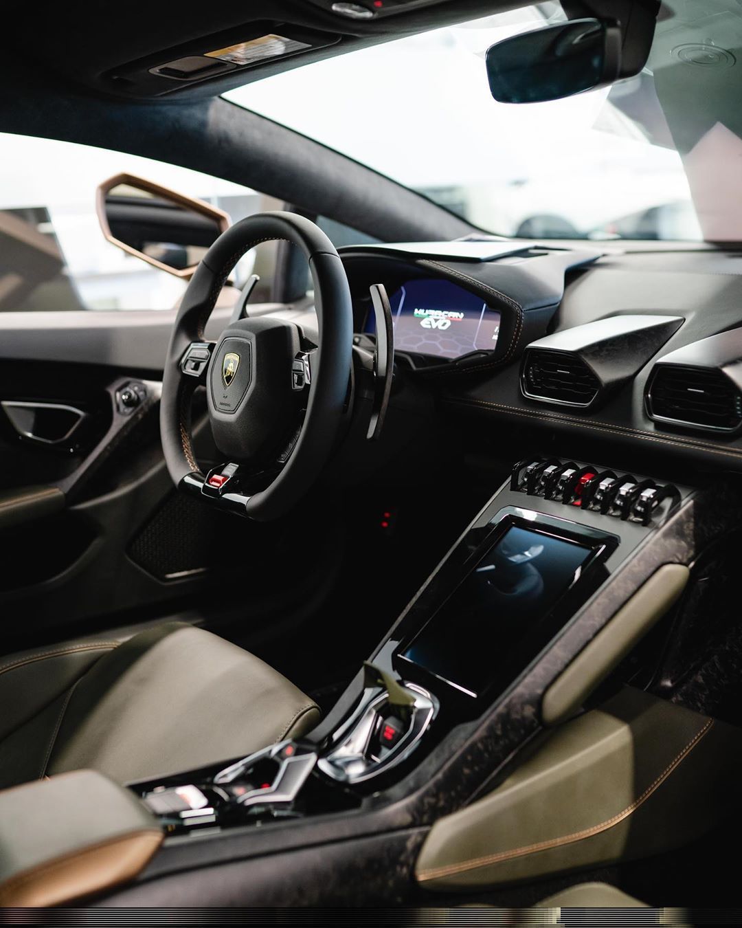 战斗绿Lamborghini Huracan Evo。无敌！爱了！