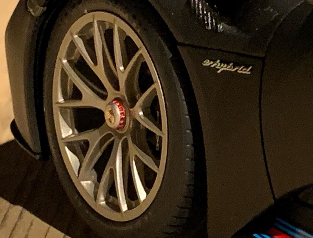 汽车美图赏析：保时捷918 马蒂尼版本