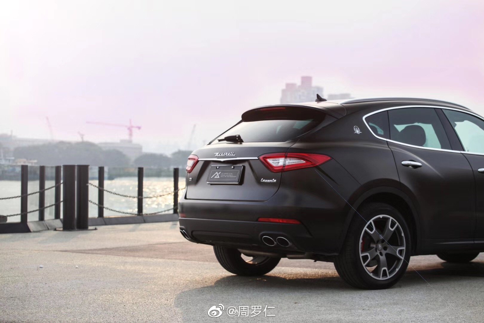 Maserati Levante AX wrap film 电光金属黑 MagicFacturing