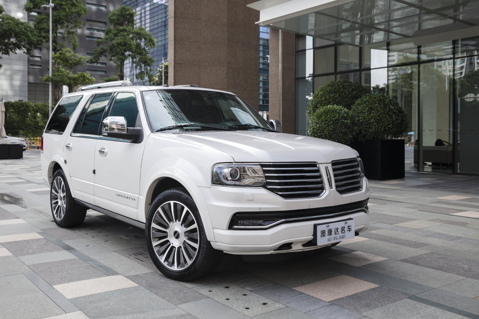 优雅的“美式巨无霸” 林肯领航员