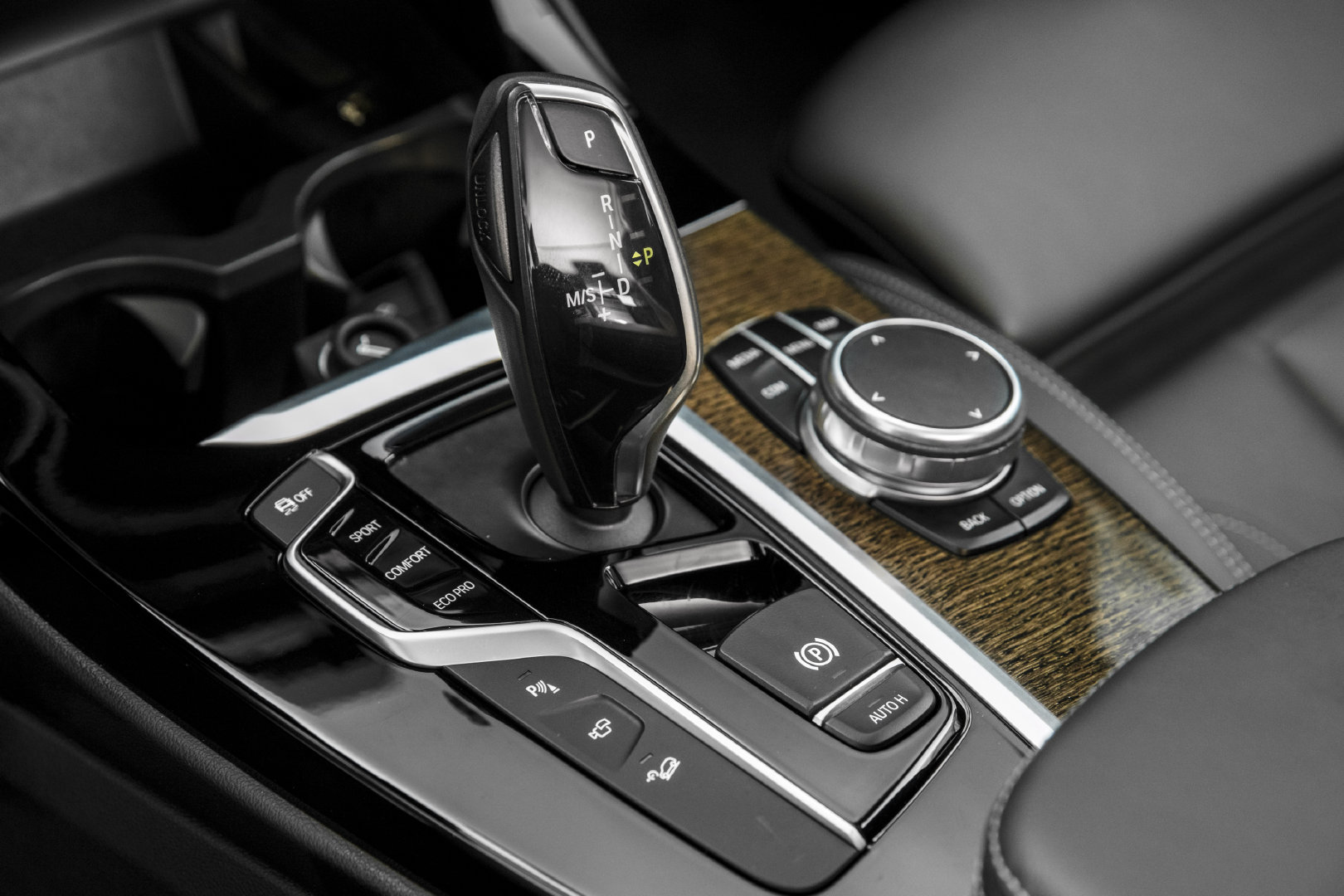 不仅赛道称王还能寻路边疆！高性能家用suv宝马X3 ！