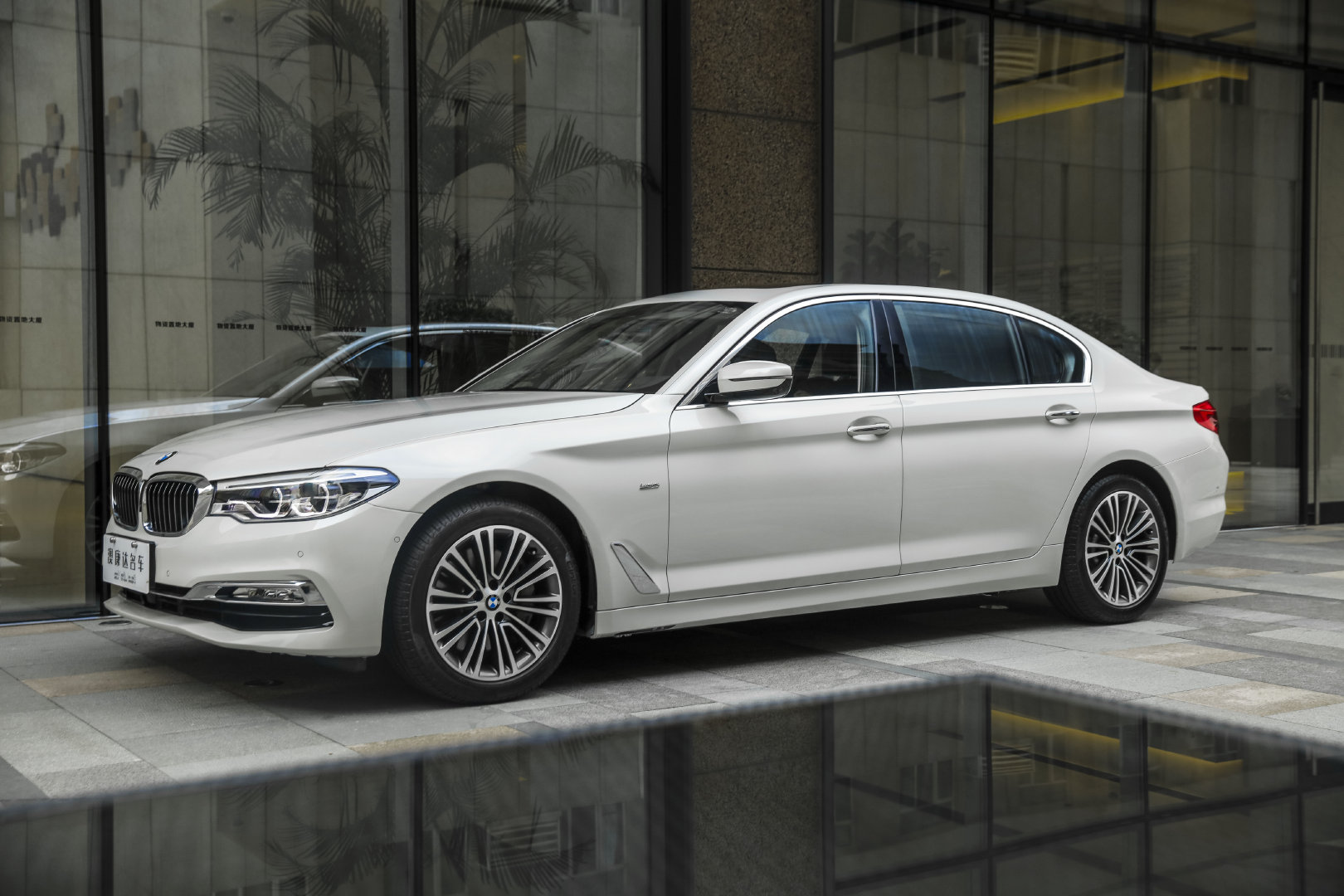 汽车美图抢先看:宝马540li,只为取悦你自己