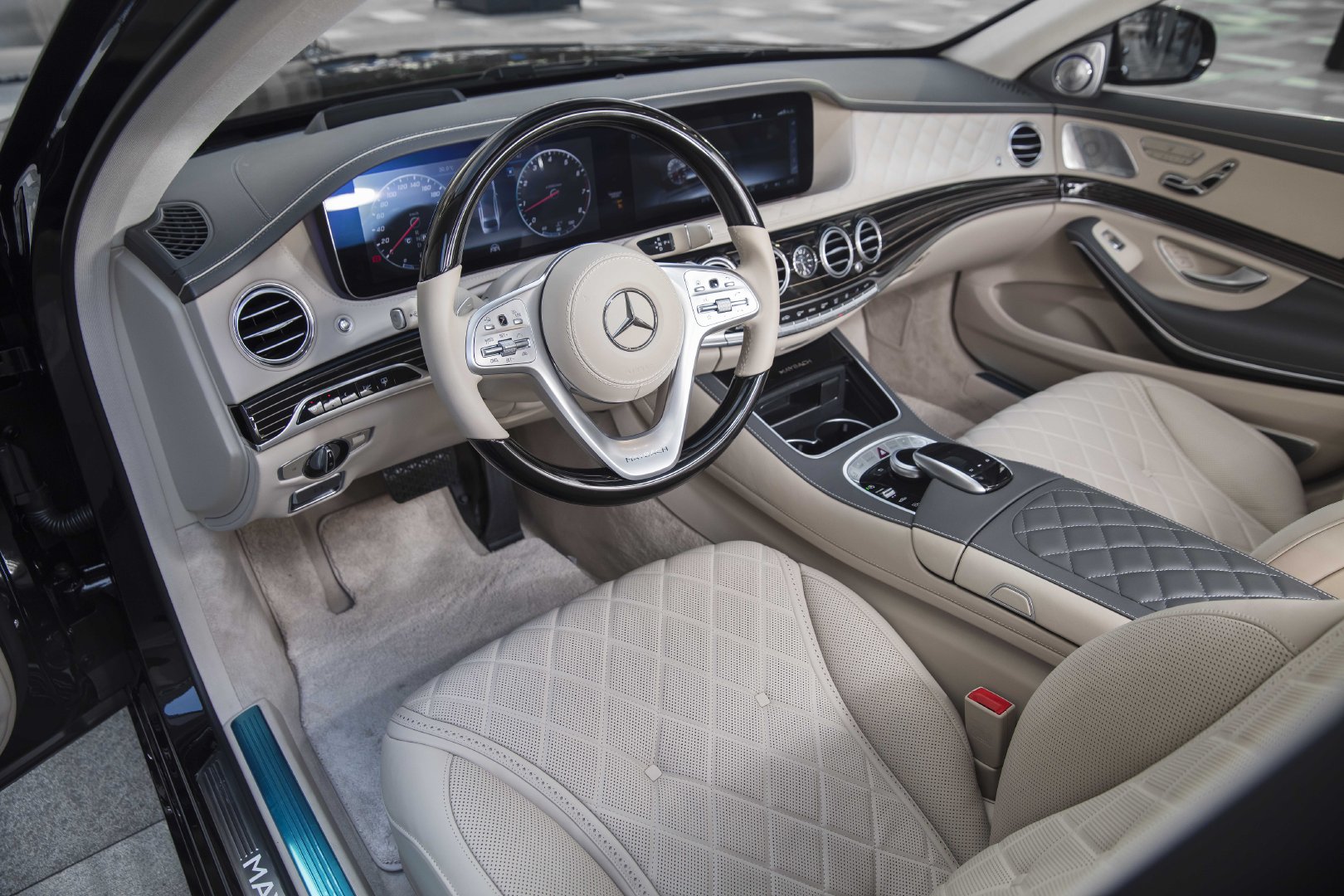 汽车美图大赏：奔驰S680，优雅奢华的象征