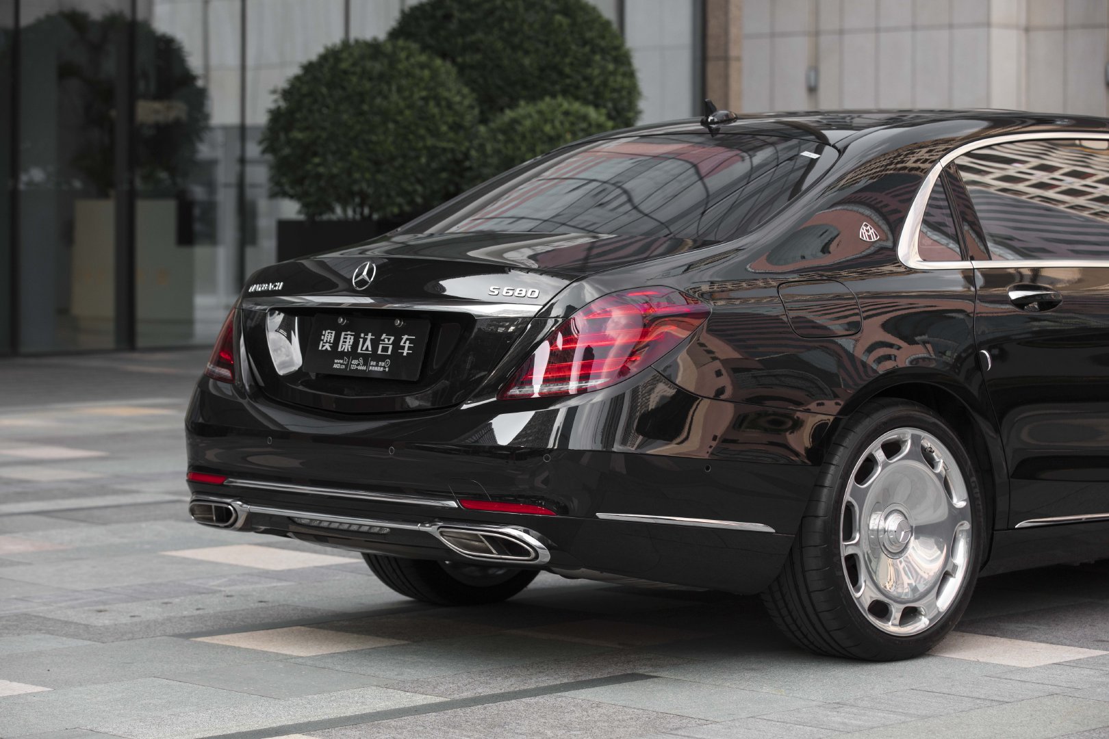 汽车美图大赏：奔驰S680，优雅奢华的象征