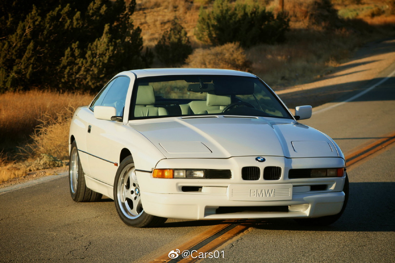 好看的汽车图片：90年代的经典宝马850 CSi