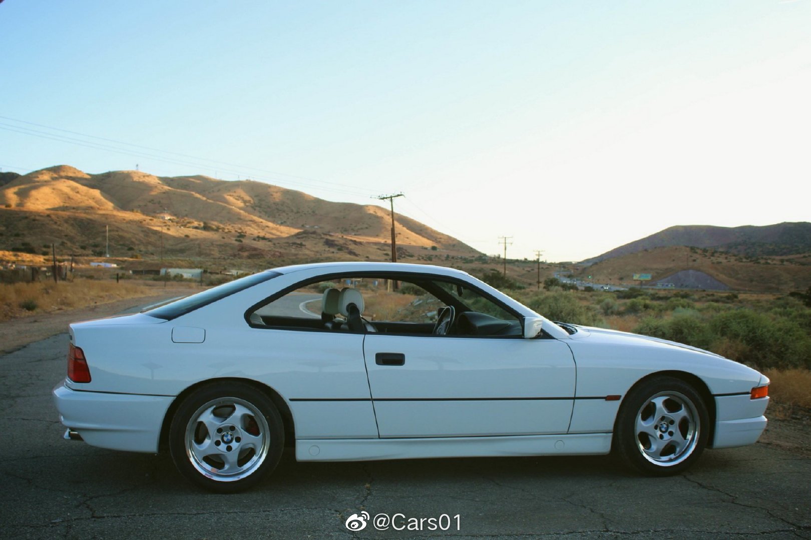 好看的汽车图片：90年代的经典宝马850 CSi