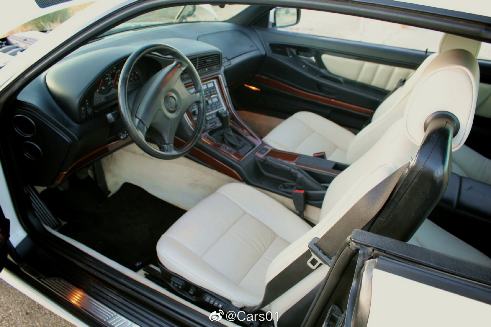 好看的汽车图片：90年代的经典宝马850 CSi