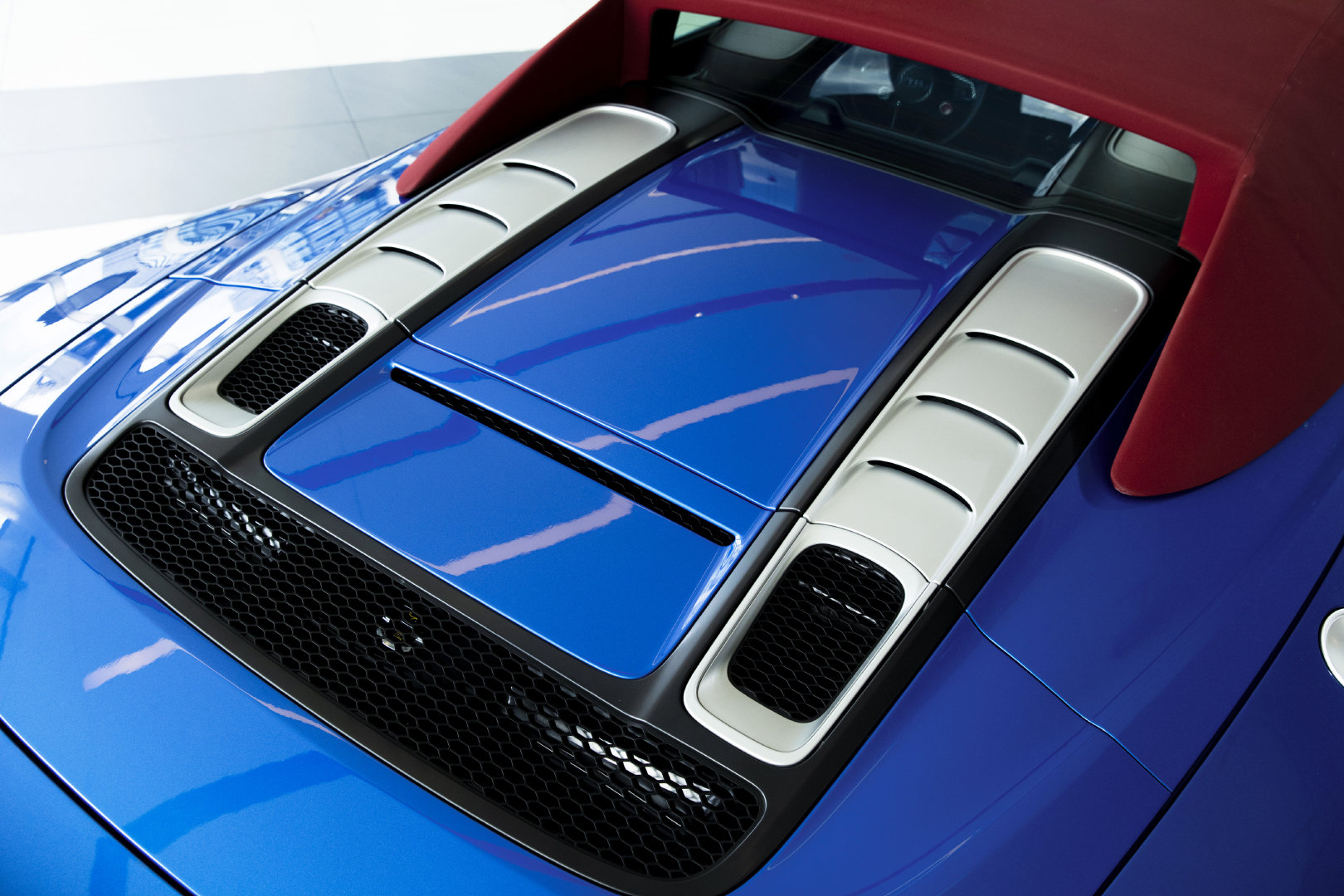 尽享自由，王者基因。 ----------奥迪R8