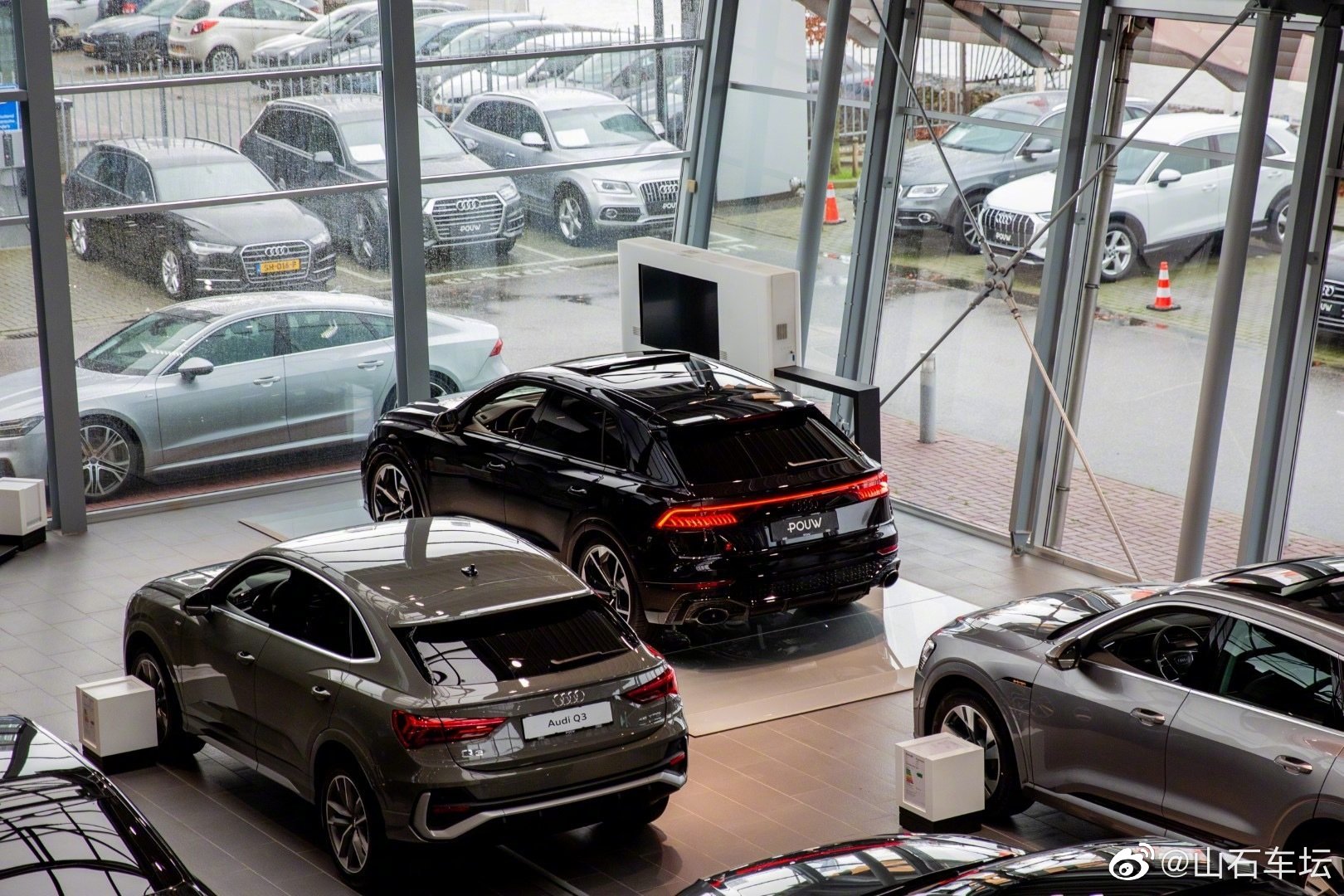 汽车美图：兰博基尼同母异父奥迪RSQ8