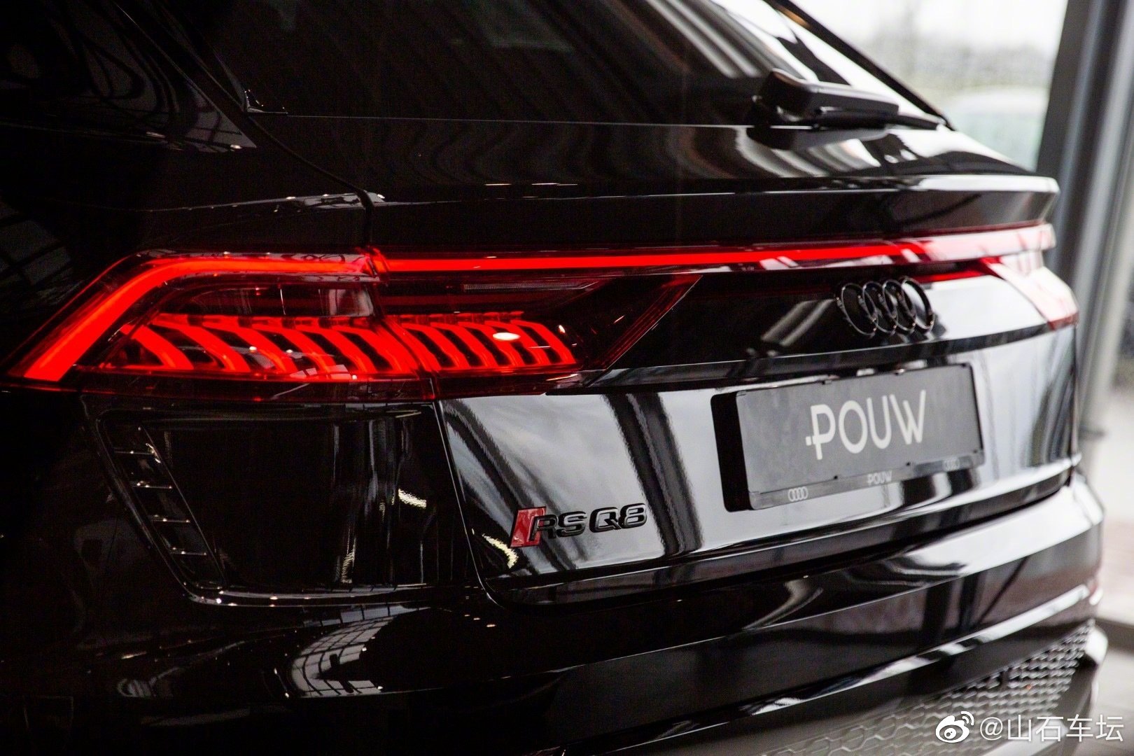 汽车美图：兰博基尼同母异父奥迪RSQ8