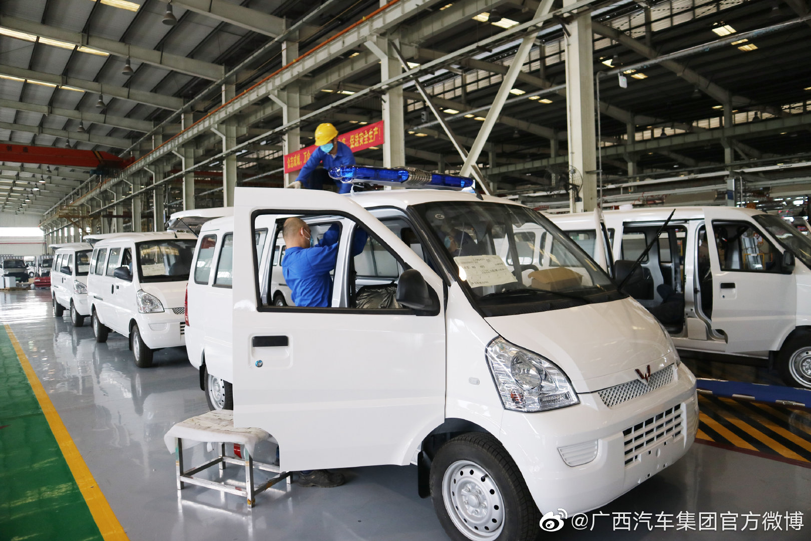 硬核抗“疫”，一批五菱救护车即将奔赴战场！