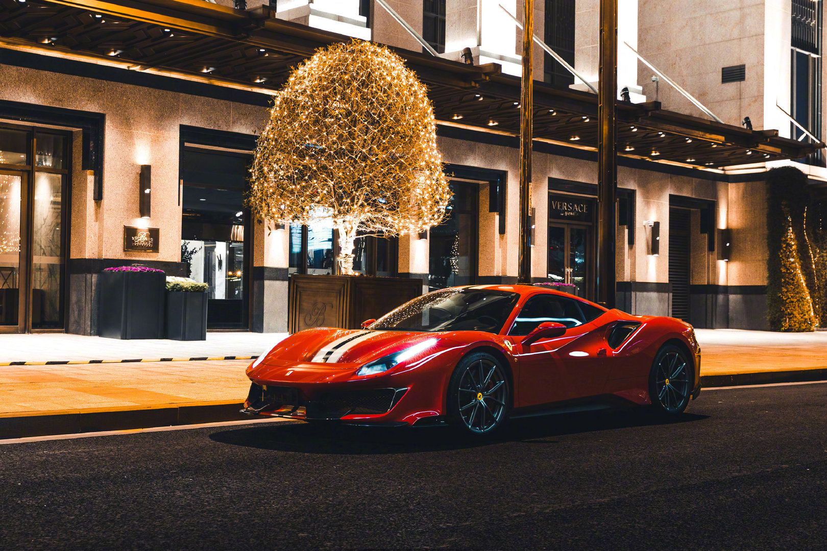 你说美不美！！Ferrari 488 Pista 配上魔都都市的夜景