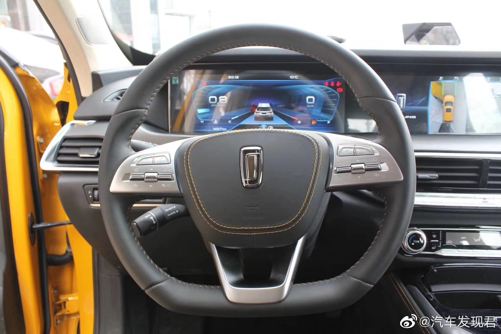 奔腾T77 19款1.2T自动尊贵型 国五排放 斯木黄/黑顶