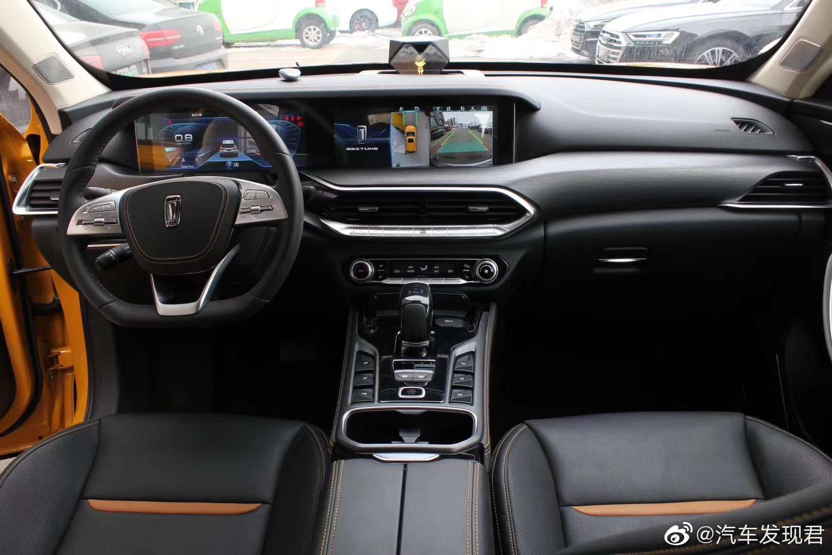 奔腾T77 19款1.2T自动尊贵型 国五排放 斯木黄/黑顶