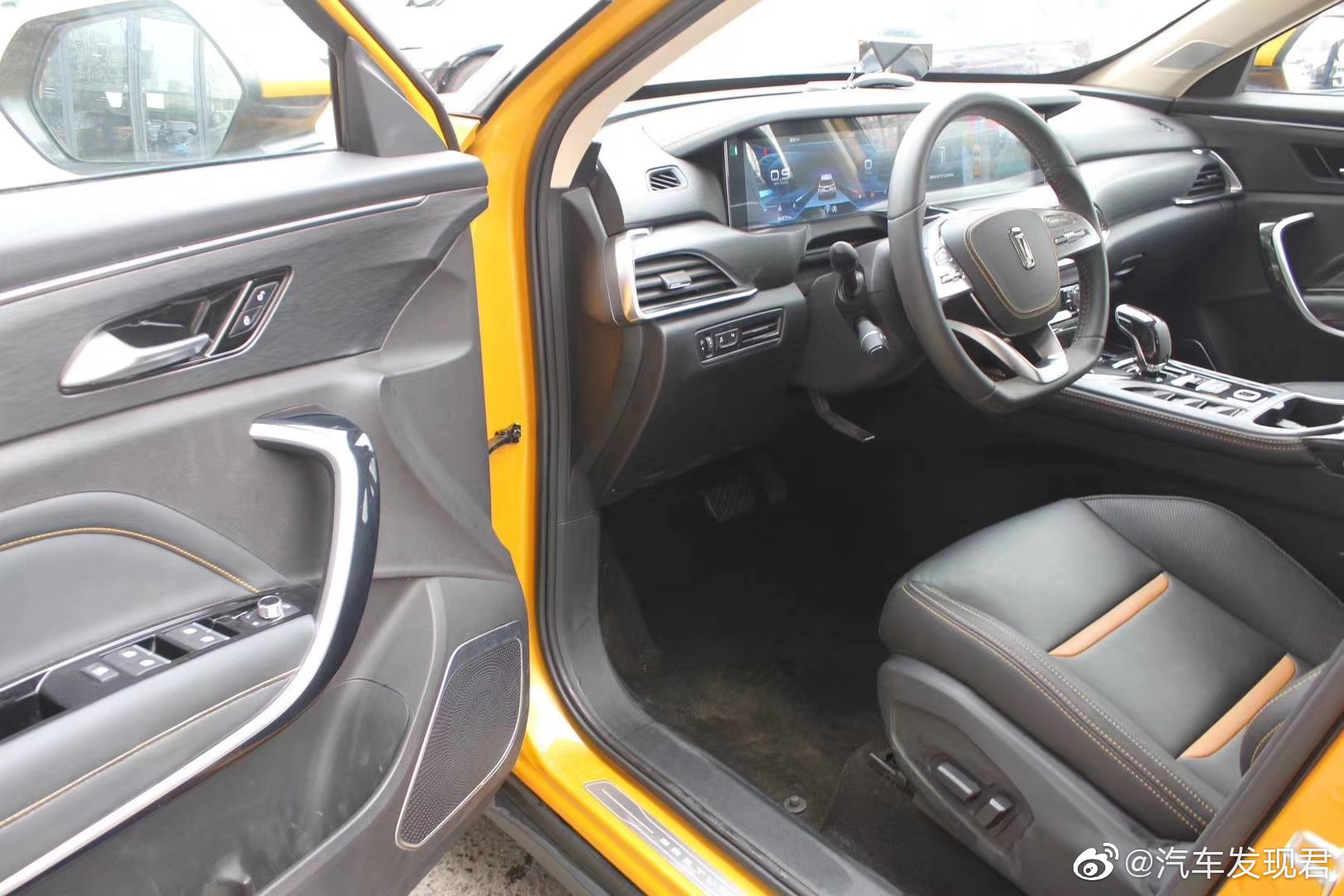 奔腾T77 19款1.2T自动尊贵型 国五排放 斯木黄/黑顶