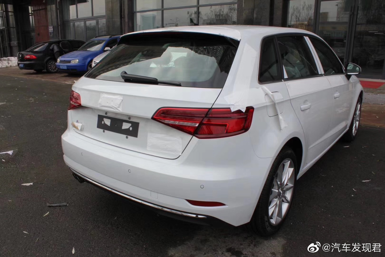 奥迪A3 白+黑，国五 19款1.4T进取两厢