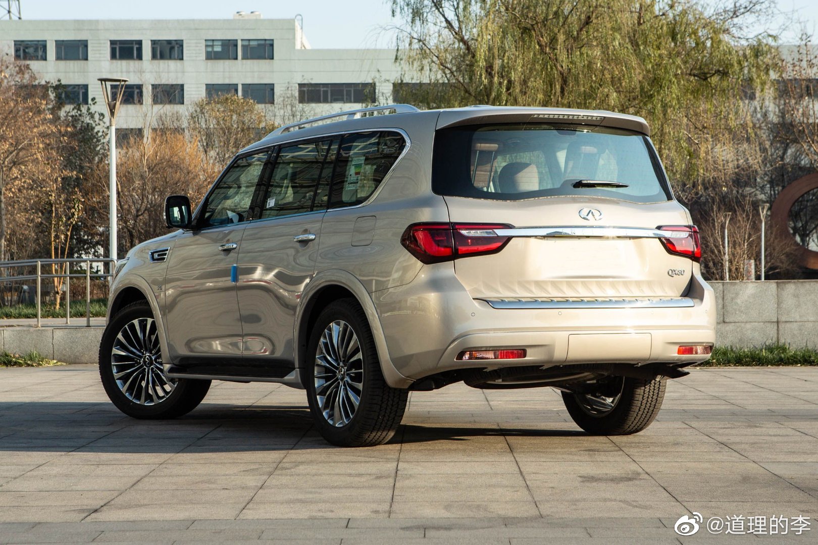 20款英菲尼迪QX80真香， 困惑不解的是，同样都是大V8