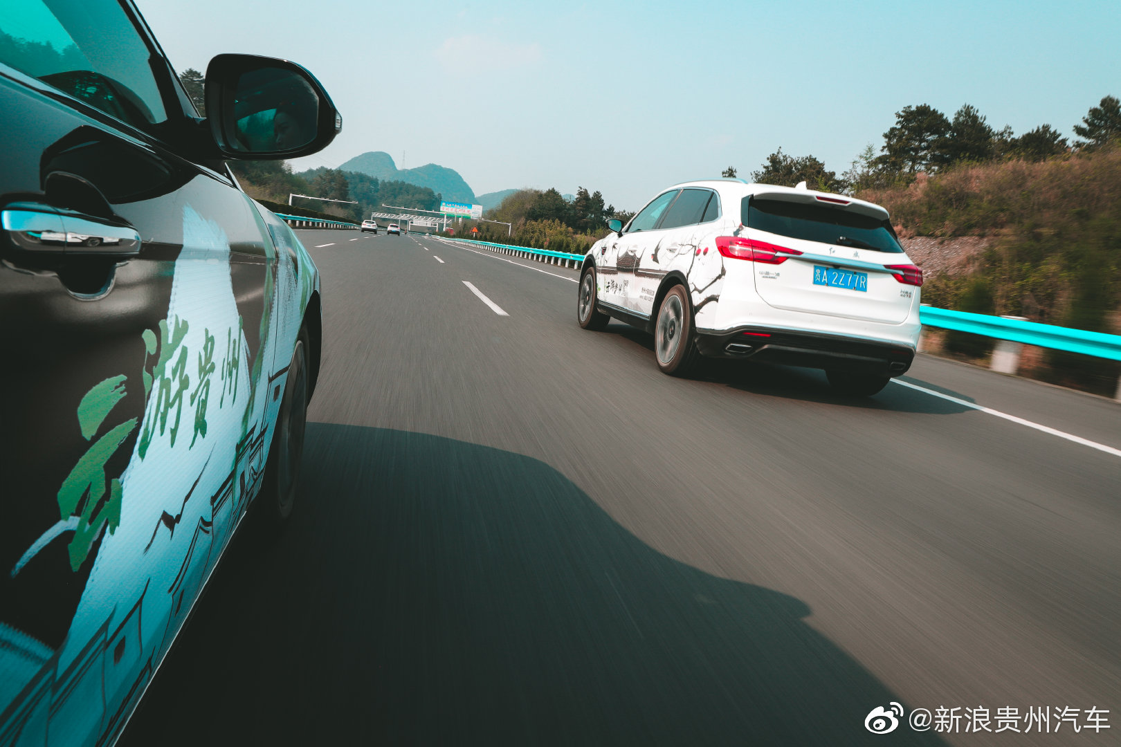 春暖花开贵州大雍红旗汽车 与君旗享花开时节