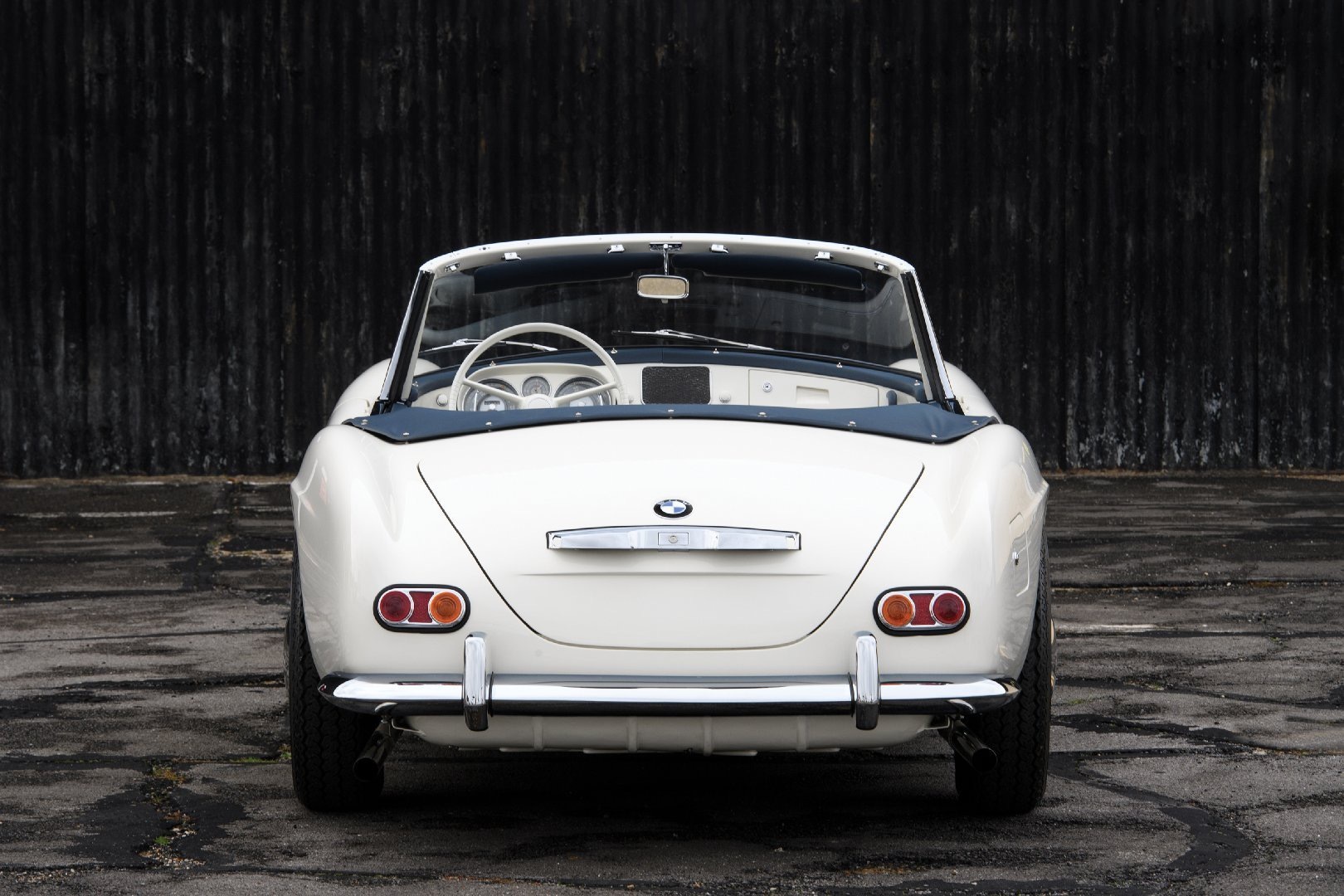 1957的BMW 507放在现在回头率也不会低