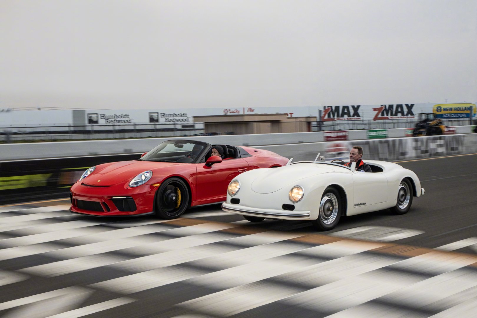 保时捷 356 & 911 Speedster     赛道红白较量！