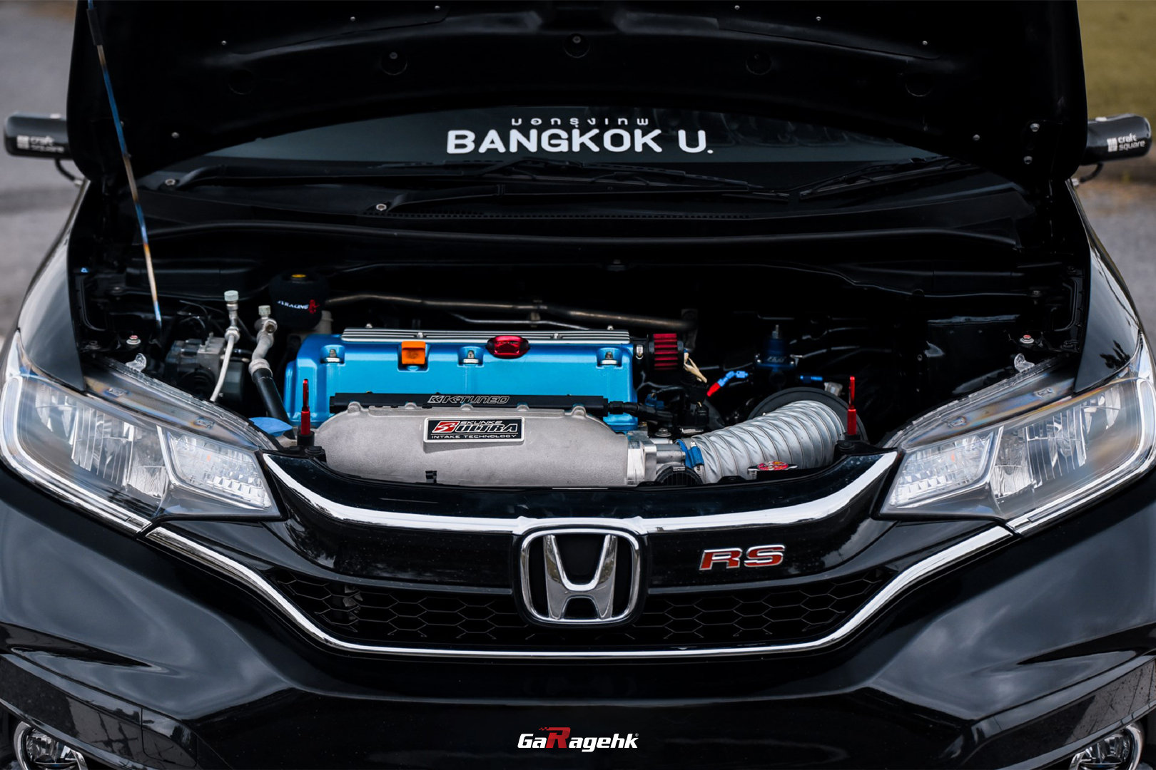 街道上行驶的本田飞度 带有GK车身的K系列，可以肯定看到3xx马力