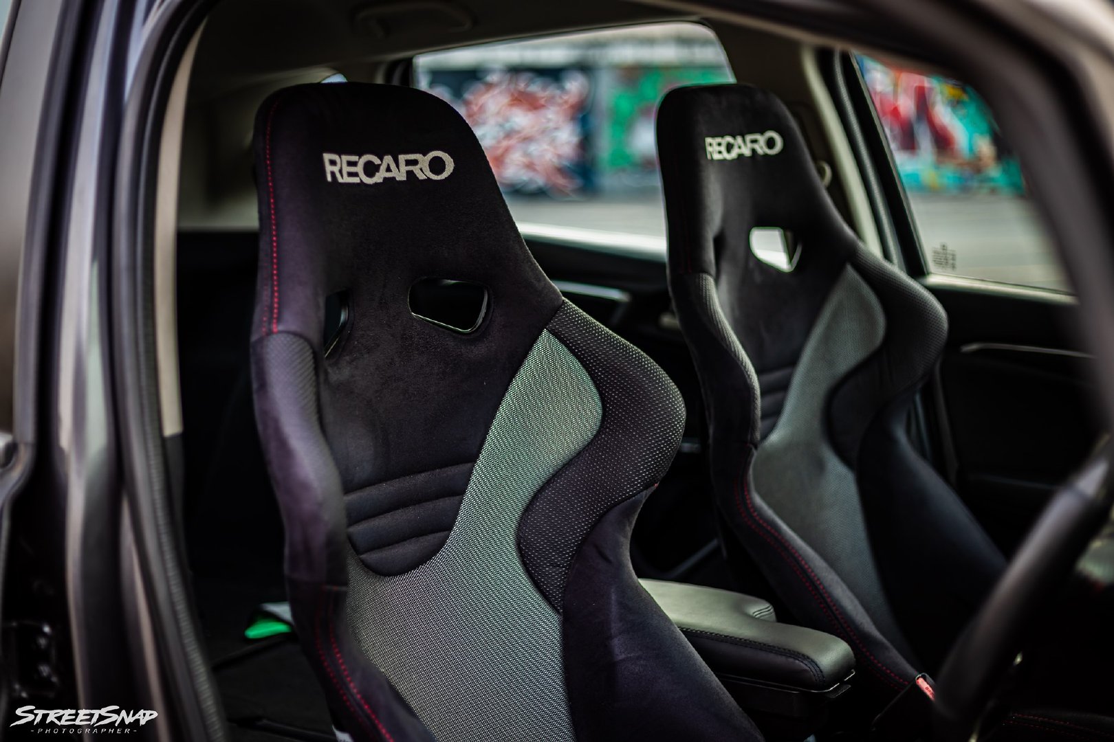 这个灰色的 三代目 本田飞度 GK5 国产木有，这颜色你们喜欢不