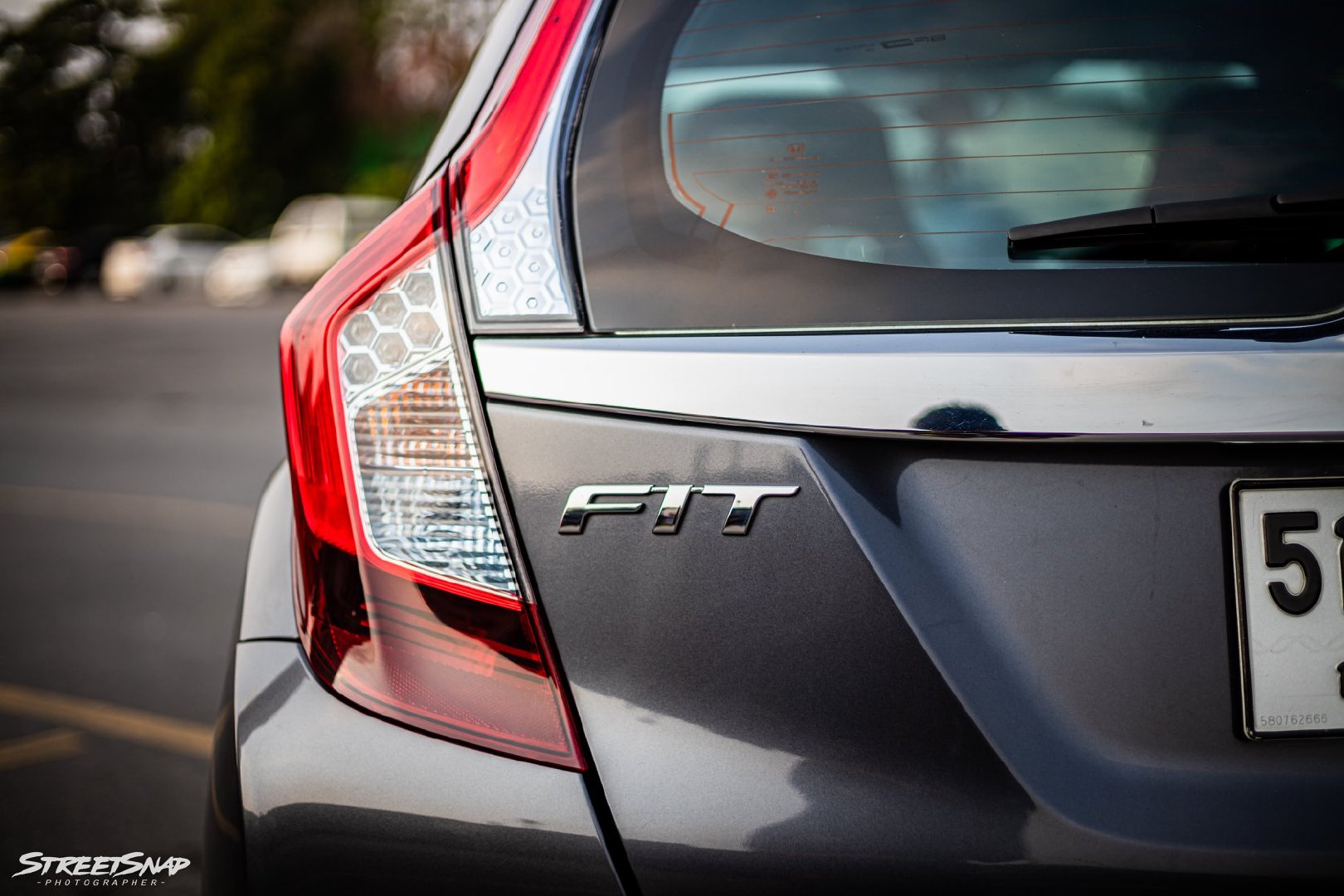 这个灰色的 三代目 本田飞度 GK5 国产木有，这颜色你们喜欢不