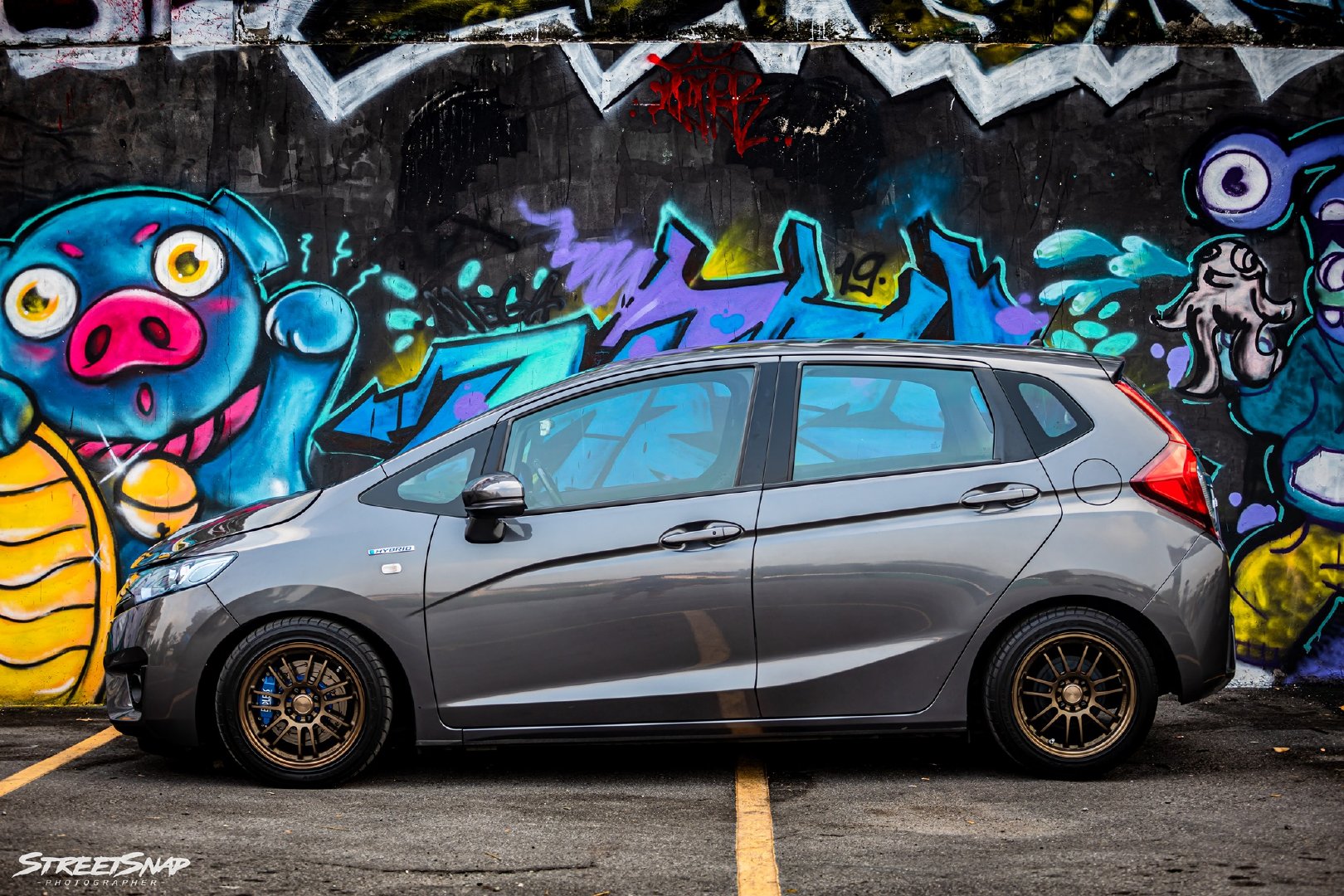 这个灰色的 三代目 本田飞度 GK5 国产木有，这颜色你们喜欢不