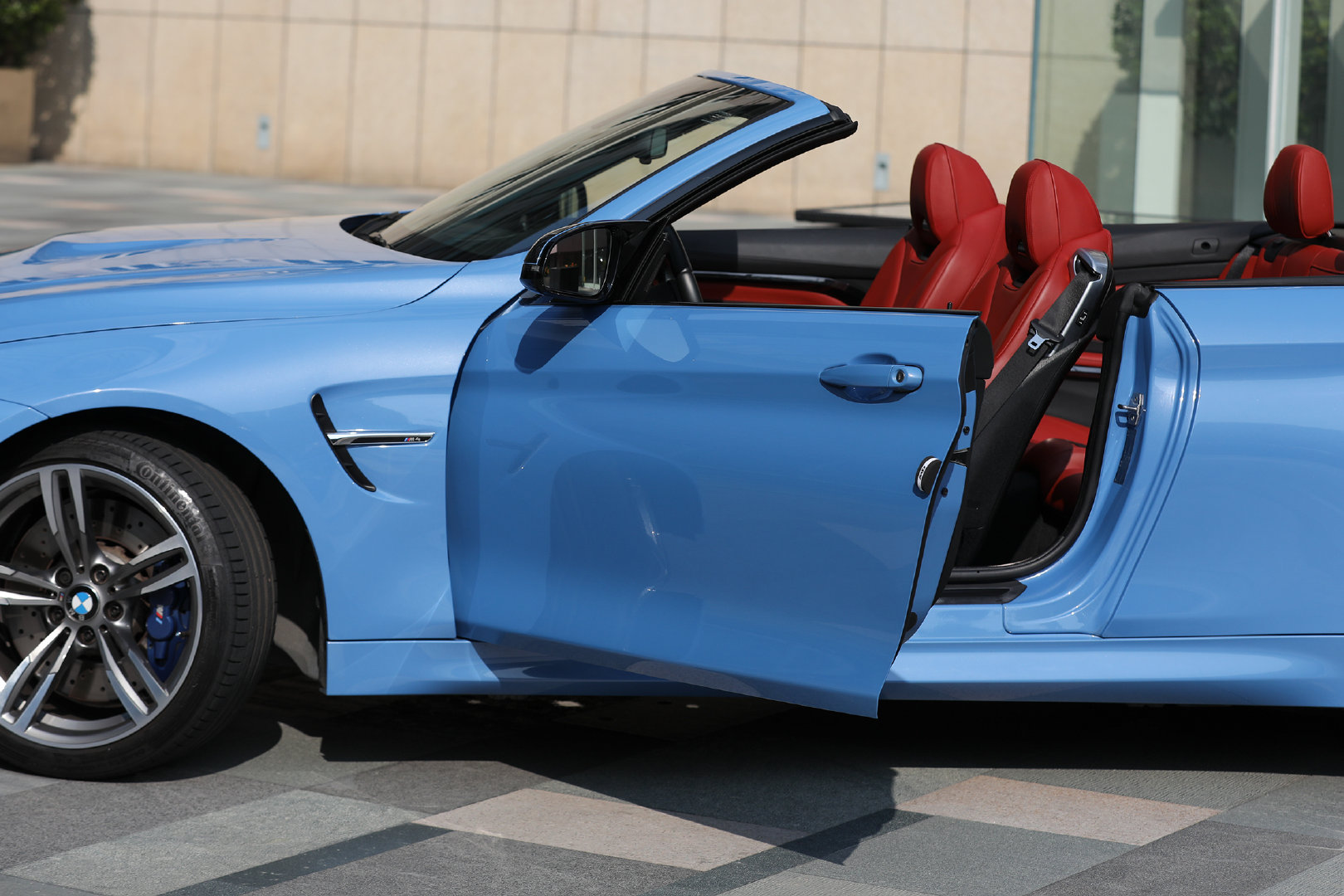 汽车美图：宝马M4+425I双门硬顶敞篷轿跑