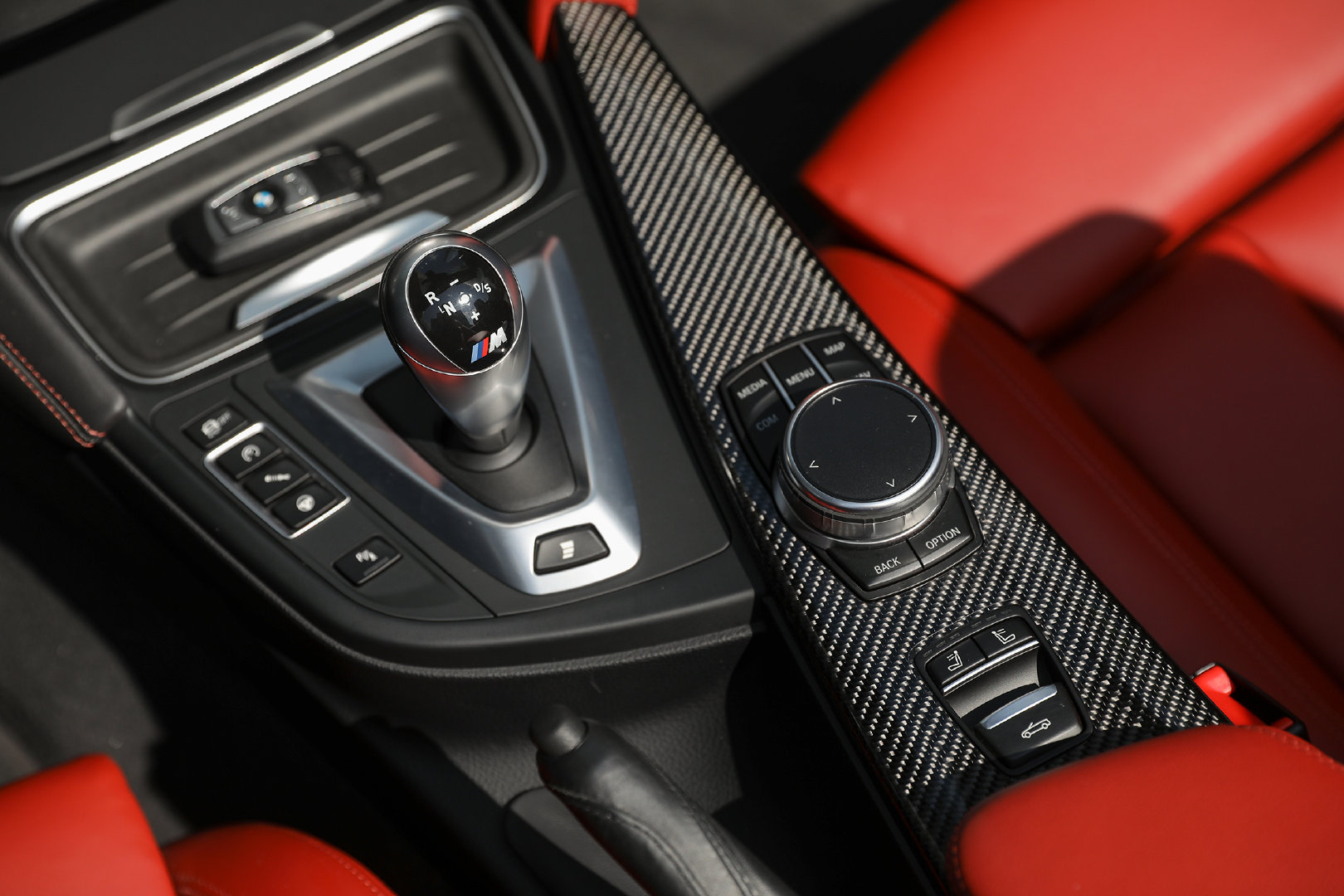 汽车美图：宝马M4+425I双门硬顶敞篷轿跑