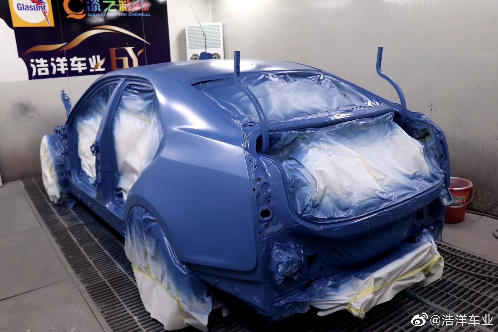 汽车美图赏析：凯迪拉克，白珍珠改蓝色