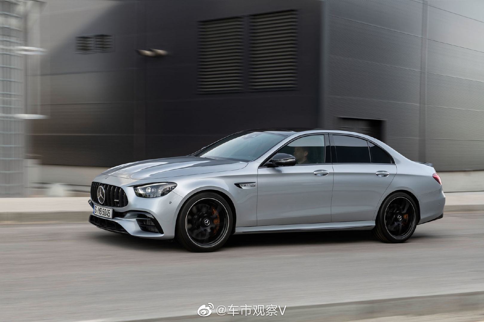 2021 奔驰-AMG E 63，优雅自若。