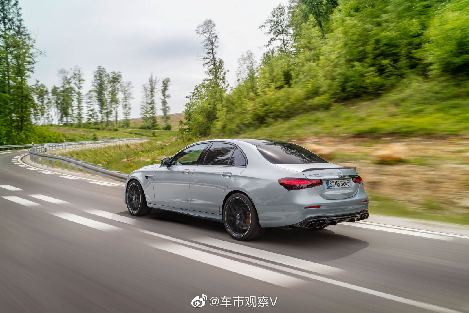 2021 奔驰-AMG E 63，优雅自若。